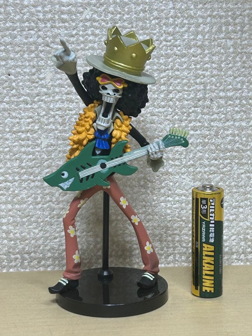 ワンピース ブルック フィギュア ギター付き - メルカリ