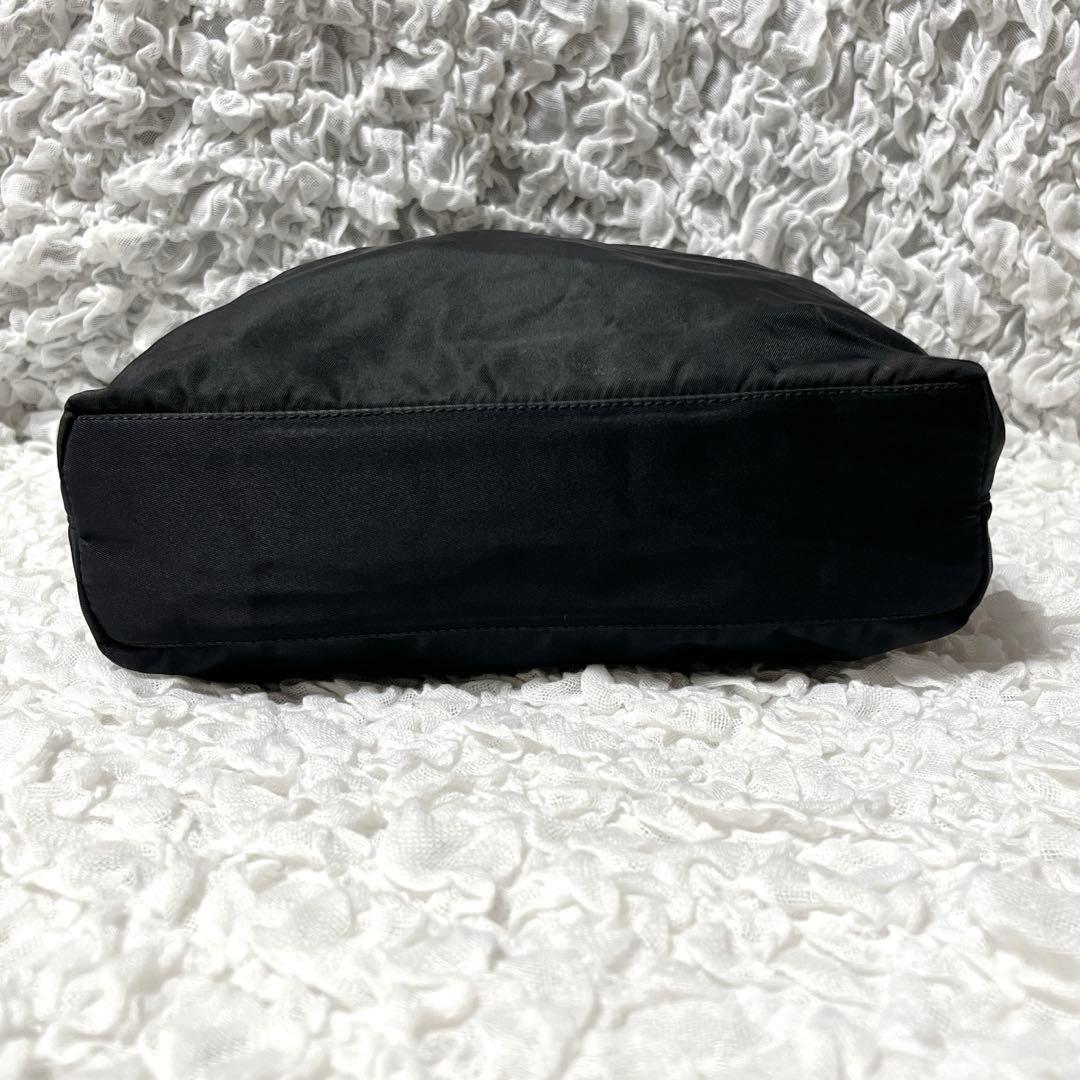 PRADA ブラック ナイロン トートバッグ　プラダ　ハンドバッグ　三角　黒