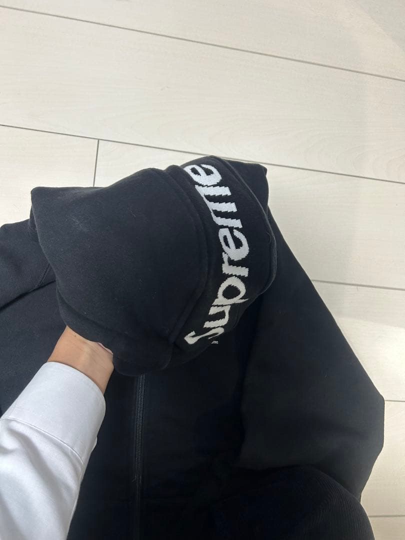 Supreme ブラック ジップアップパーカー