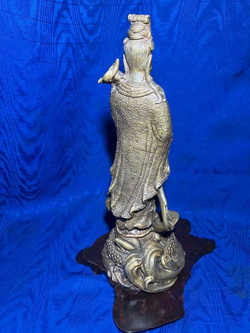 仏像 観音様 真鍮製 観音菩薩 金属 工芸 木製台座の通販はau PAY