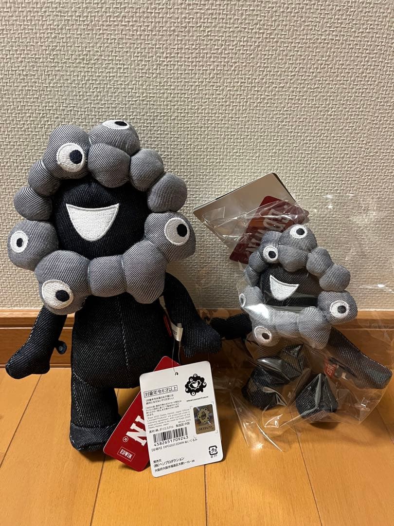 万博　黒ミャクミャク　貯金箱　ソフビ　 ぬいぐるみ　 マスコット　ミニタオル