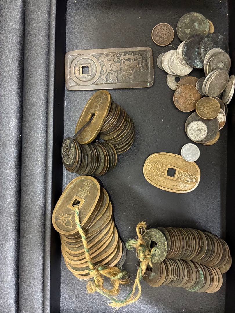 じ*ぽ様 【遺品整理】大量まとめ売り古銭、アクセサリー、小物
