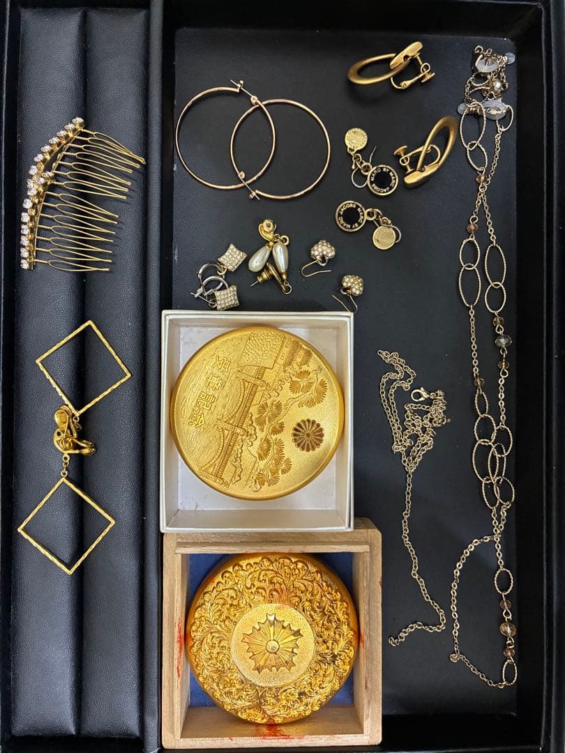 じ*ぽ様 【遺品整理】大量まとめ売り古銭、アクセサリー、小物