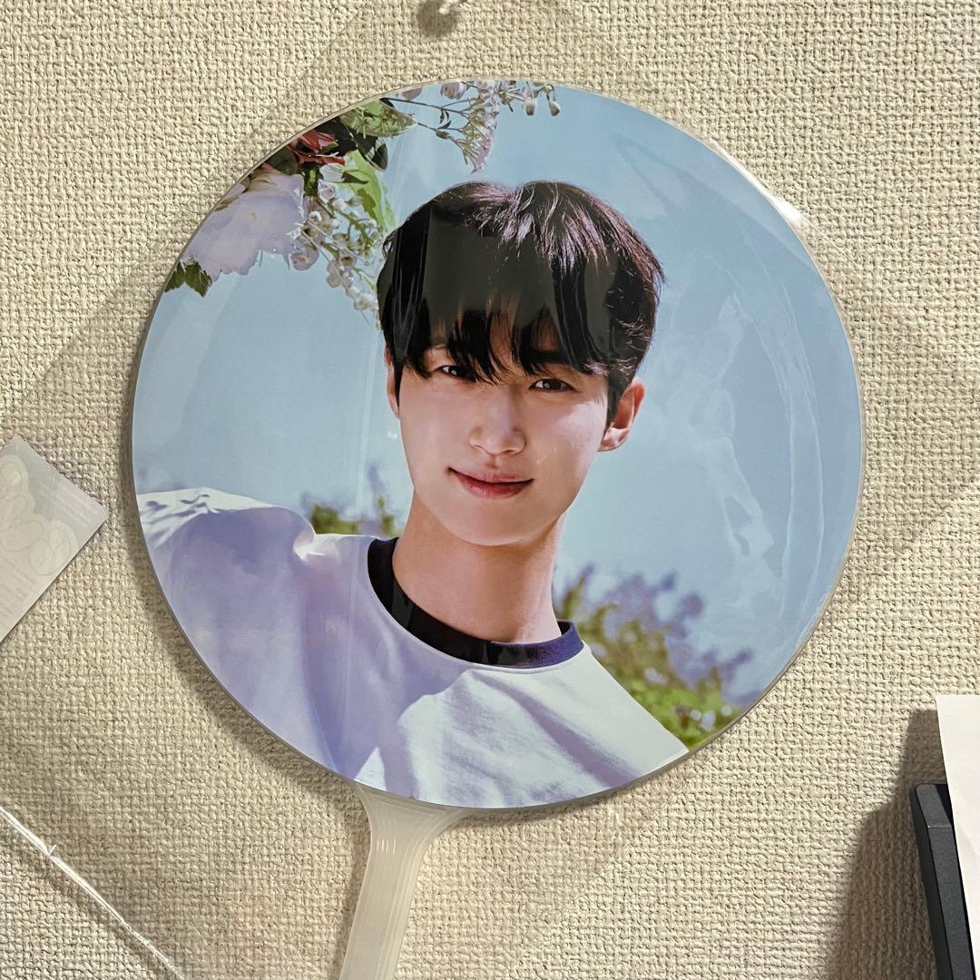 ビョンウソク うちわ - メルカリ