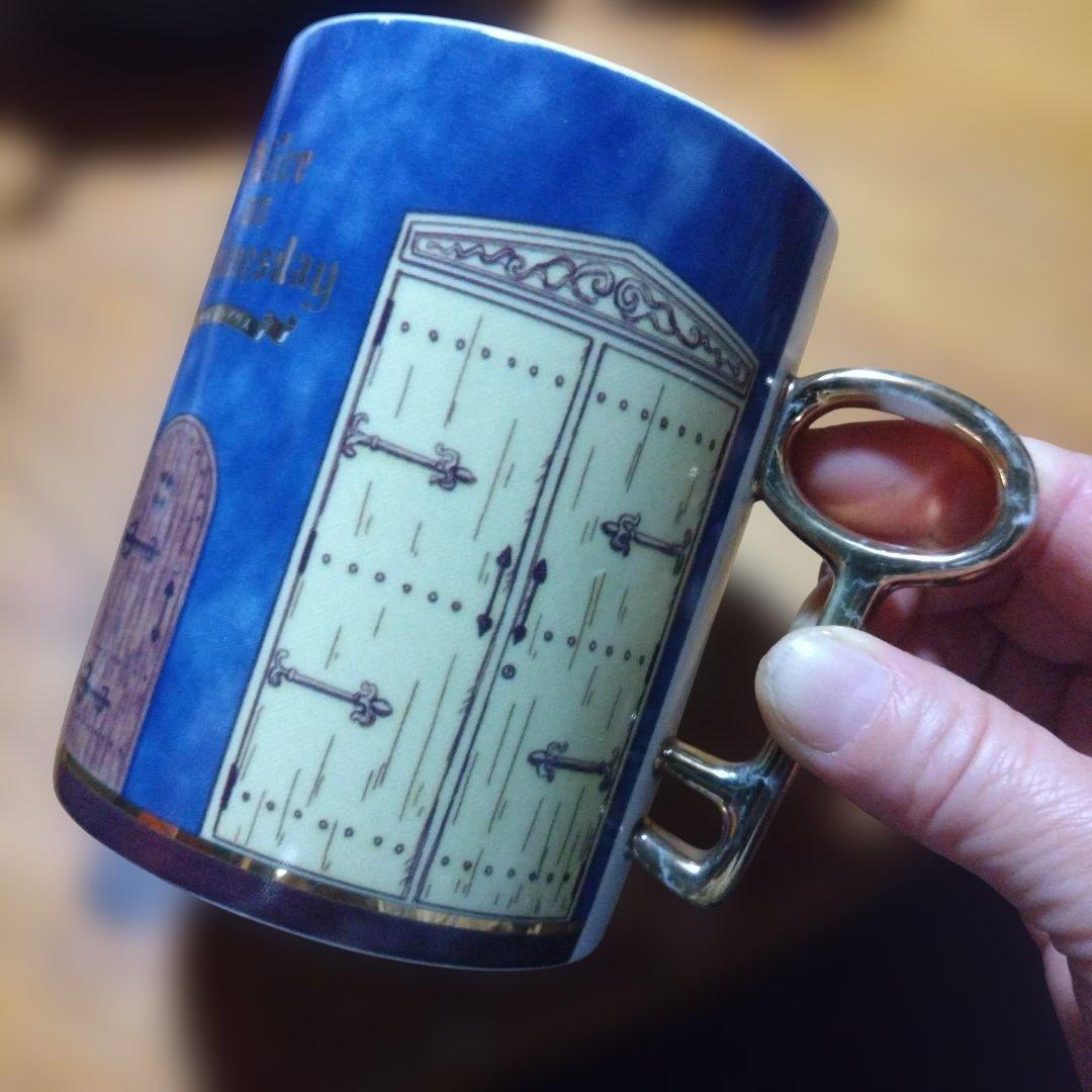 持ち手が鍵！アリスの扉デザインマグカップ 水曜日のアリス