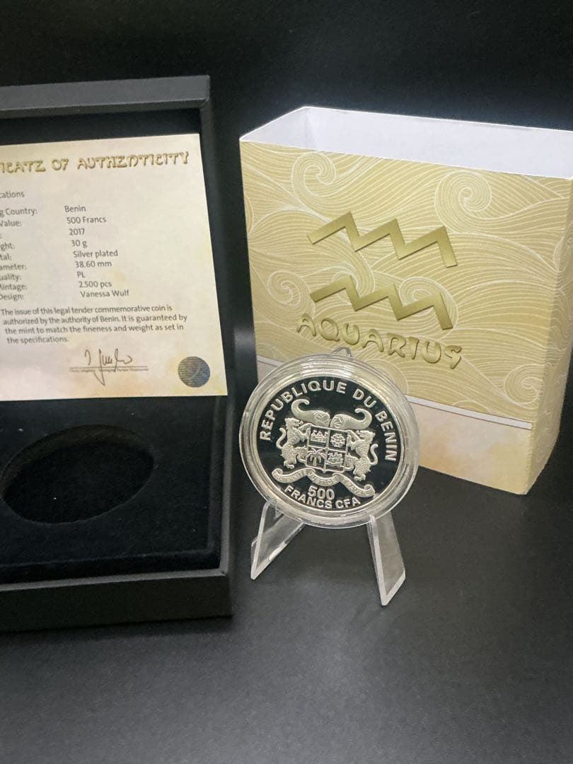 ミュシャ × 黄道十二宮 ― 水瓶座、Aquarius 銀メッキ付き白銅貨 - メルカリ