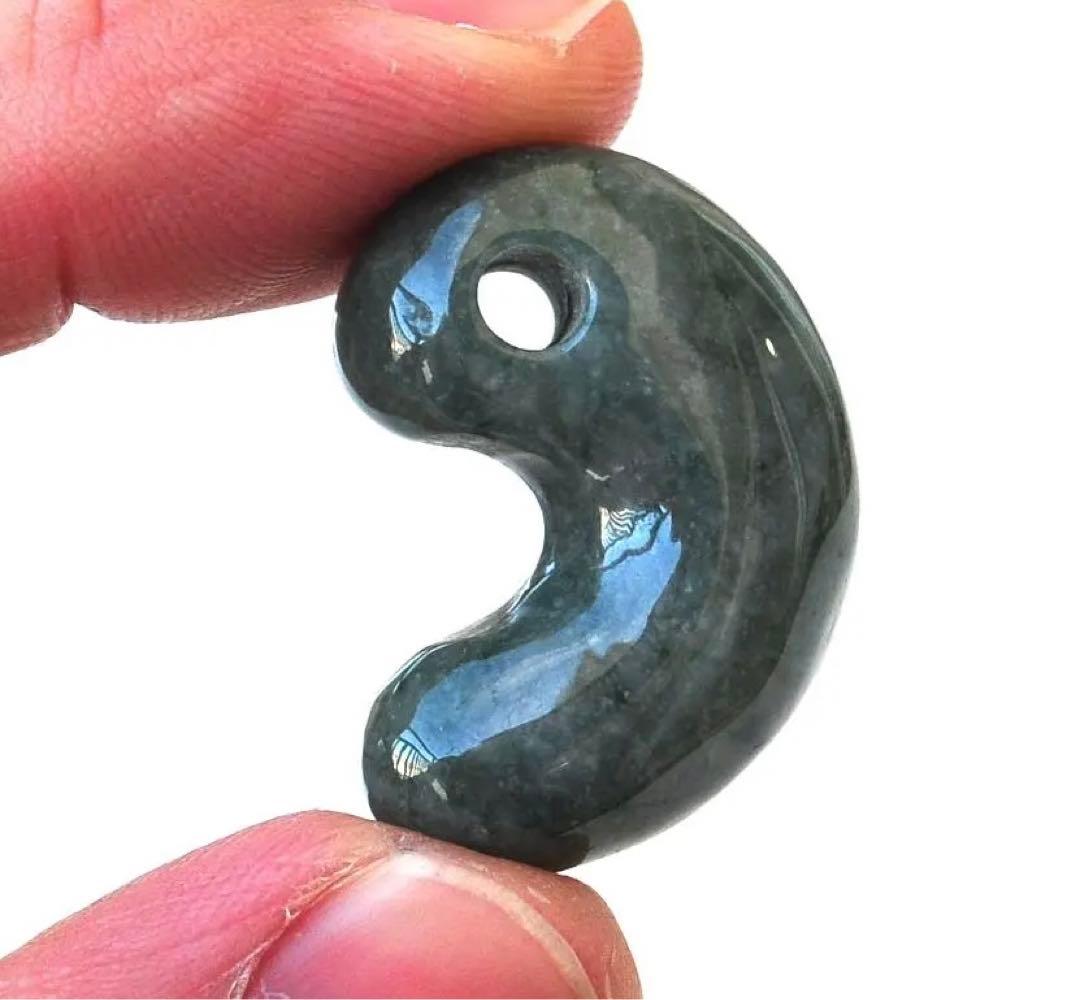 ☆超激レア!!☆完全別格品☆糸魚川翡翠☆超極上ろうかん質マーブル模様☆勾玉SSA