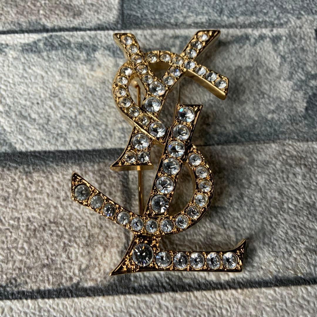 ◇イヴ・サンローラン YSLロゴ ラインストーン ブローチ ゴールド