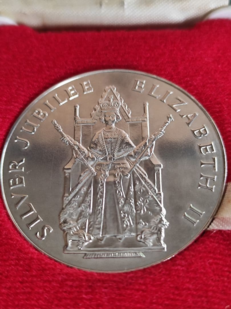 希少】1977 イギリス エリザベス ジュビリー 中型 シルバーコイン銀メダル