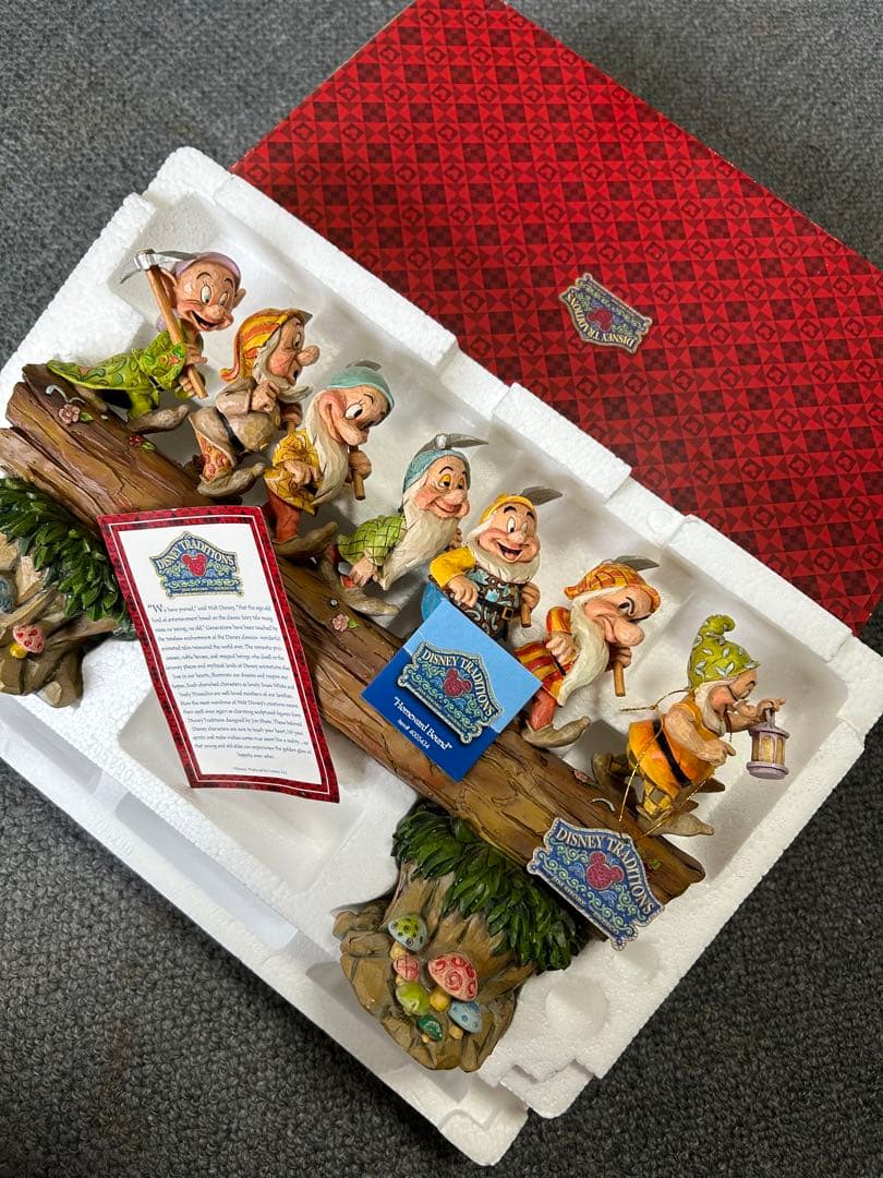 ディズニー　７人の小人　ジム・ショア　木彫り調フィギュア 家路への行進