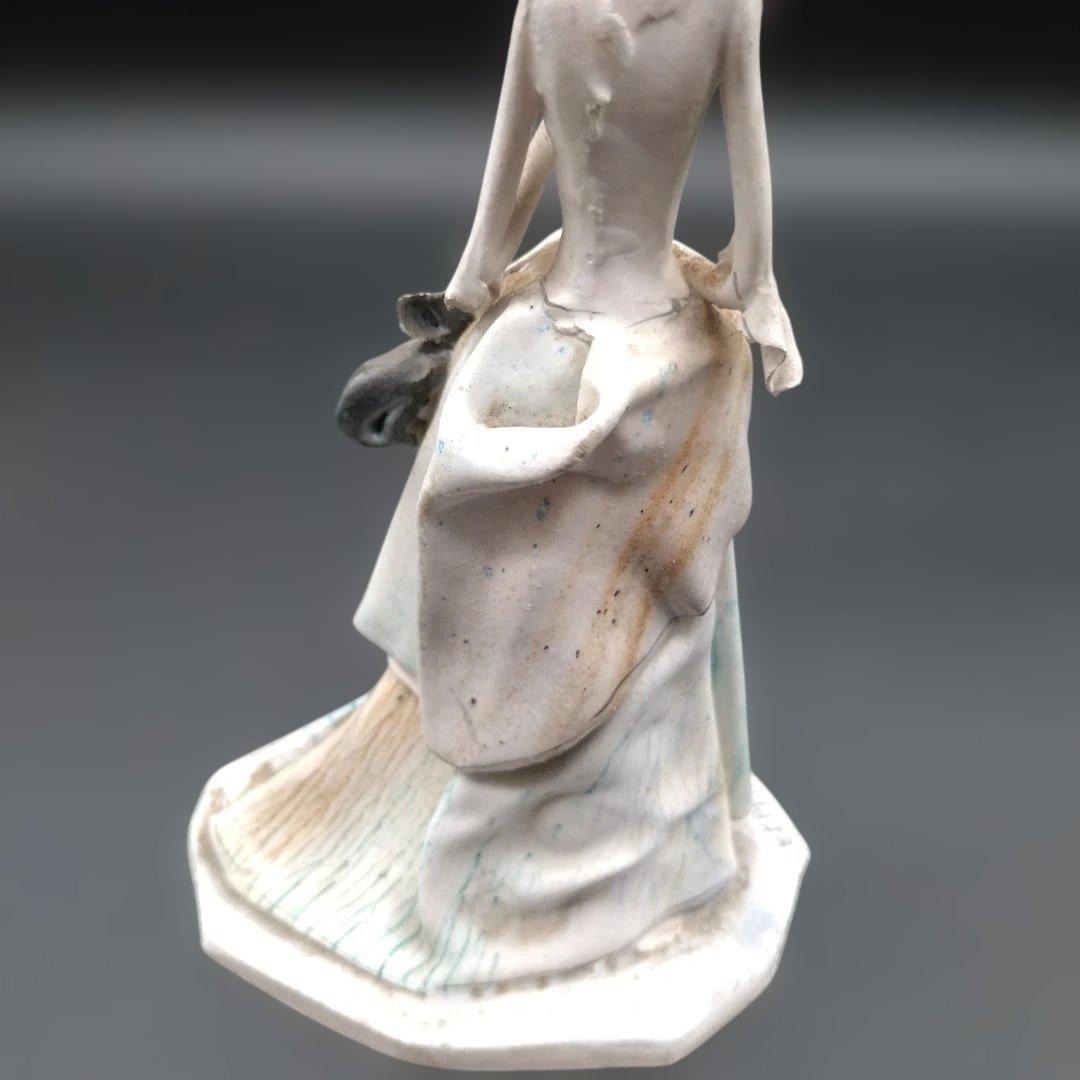 ドルスバラード イタリア製 アンティーク風女性像 陶器製フィギュア