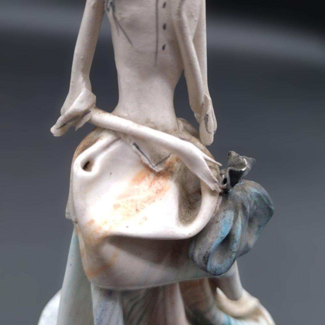 ドルスバラード イタリア製 アンティーク風女性像 陶器製フィギュア