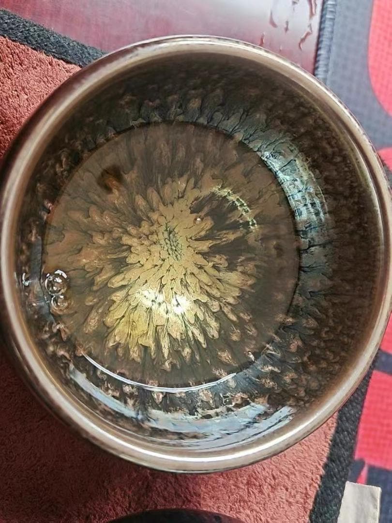 青緑色の花模様茶碗