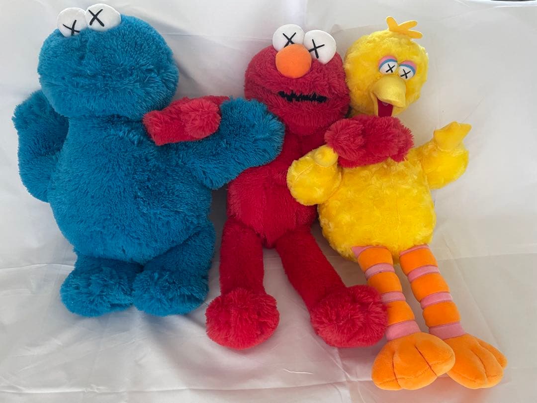 UNIQLO KAWS セサミストリート ぬいぐるみ3体セット