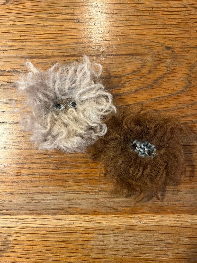 ①ミナペルホネン　モーリー　moorii サンキューベリーバッジ　ブラウン