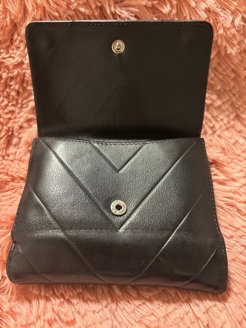 R*8様 【美品】激レア　シャネル Vステッチ ココマーク 折り財布 コンパクト