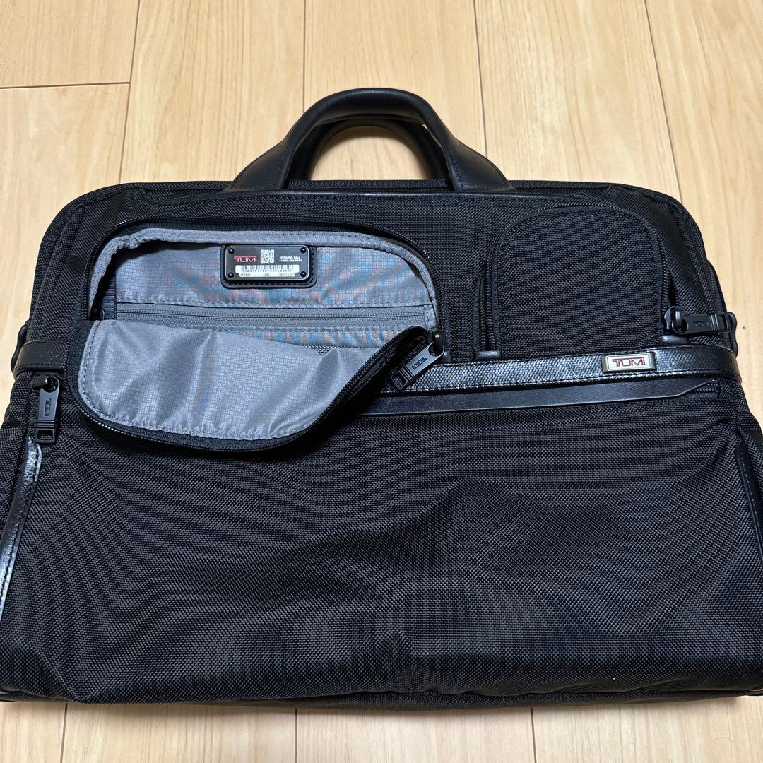 【週末限定値下】コンパクト・ラージ・スクリーン・ラップトップ・ブリーフ｜TUMI