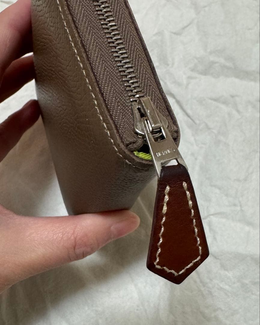 ほくろ　エルメス　シルクインコンパクト　エトゥープ