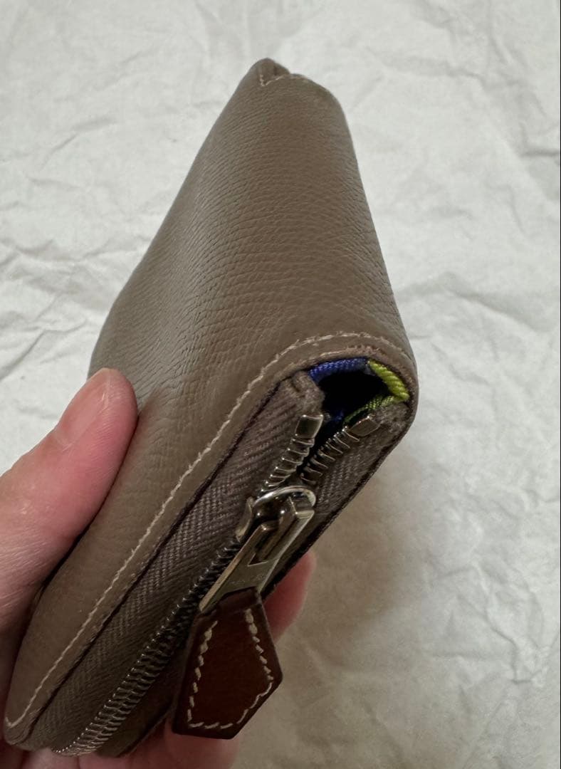 ほくろ　エルメス　シルクインコンパクト　エトゥープ