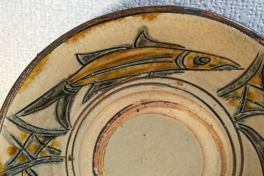 人間国宝 金城次郎 魚紋皿 栞 共箱 美品 壺屋焼 壷屋焼 やちむん 魚3井桁3