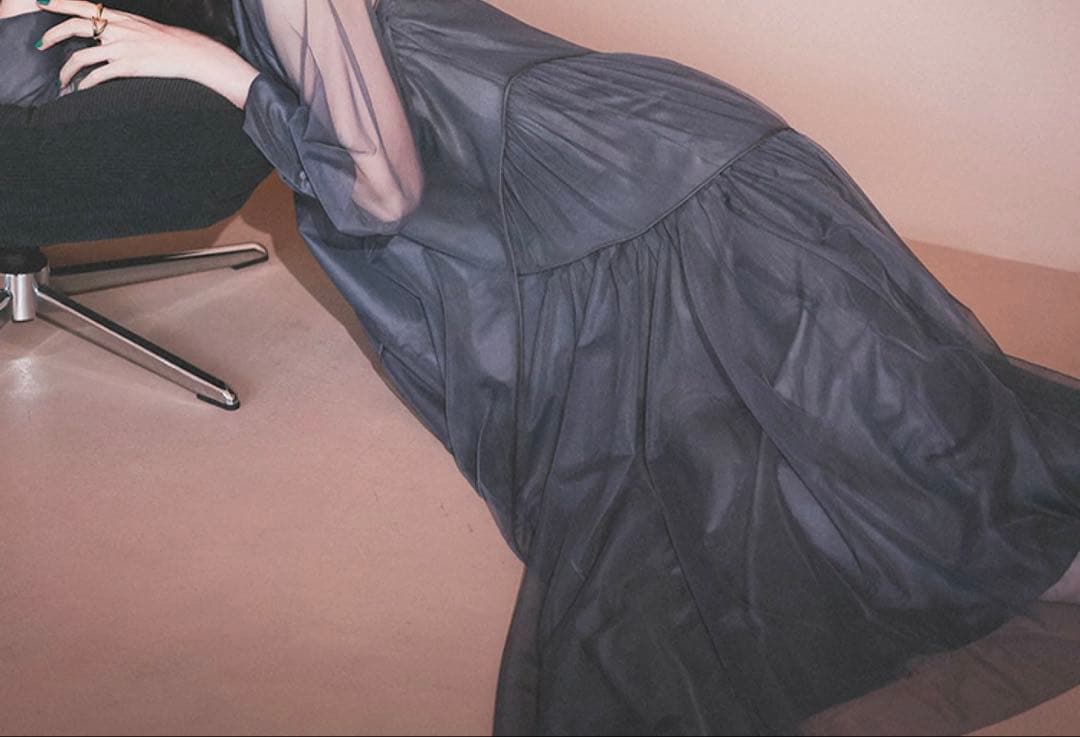 niana チュールパイピングAラインドレス　オケージョンドレス　M チャコール