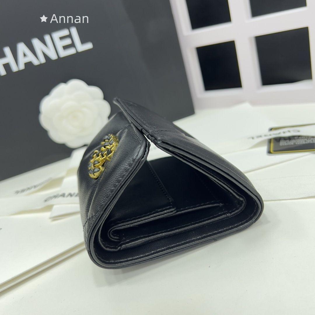 CHANEL 黒 キルティングレザー 二つ折り財布 - メルカリ