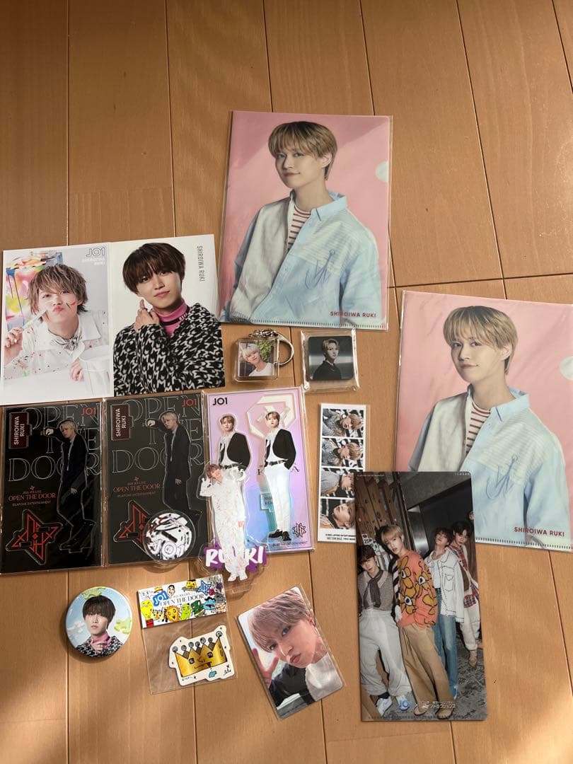 JO1 白岩瑠姫 まとめ売り トレカ アクスタ 缶バッジ