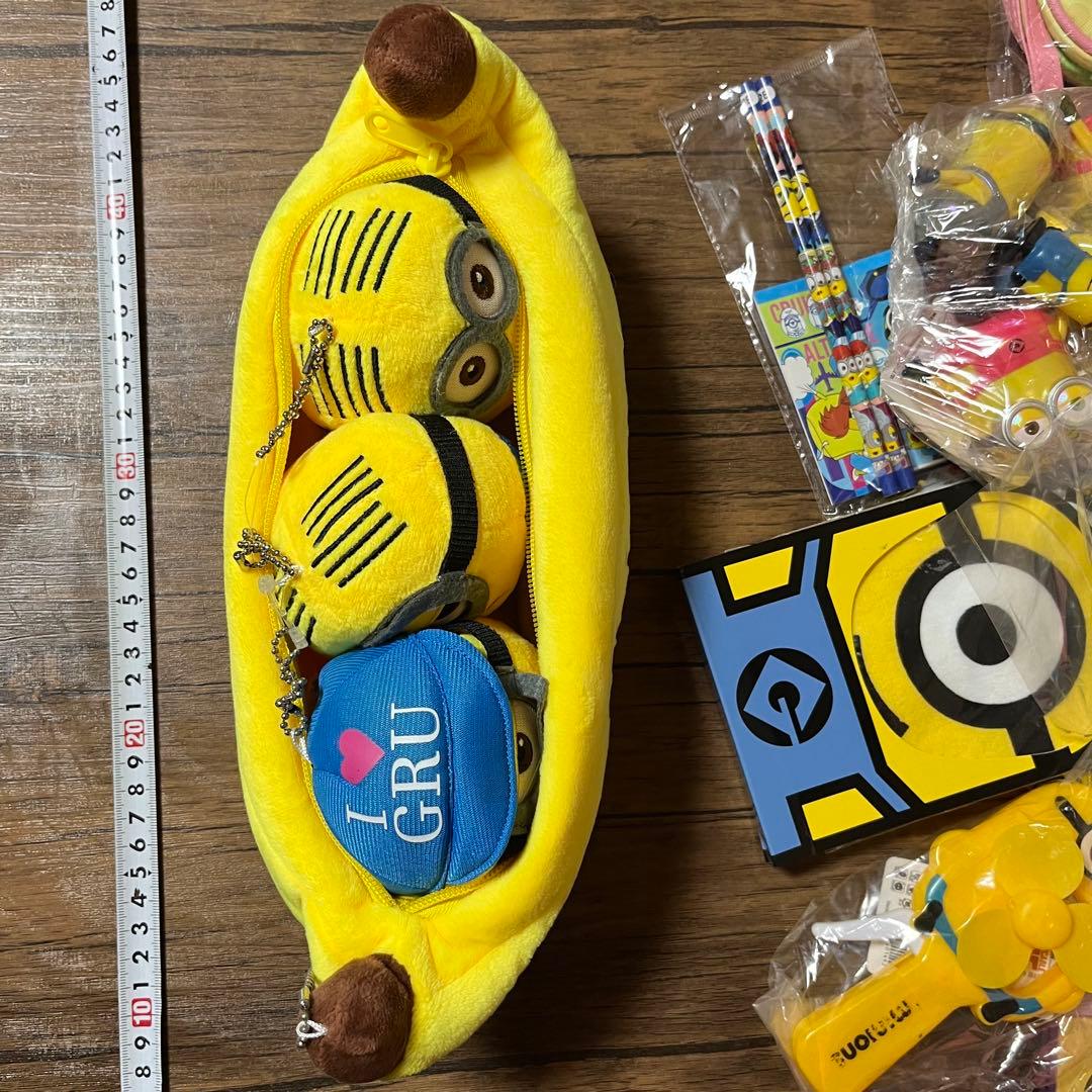 ミニオンズ　グッズセット　お弁当箱、ぬいぐるみマスコット、タオル、文具　ミニオン