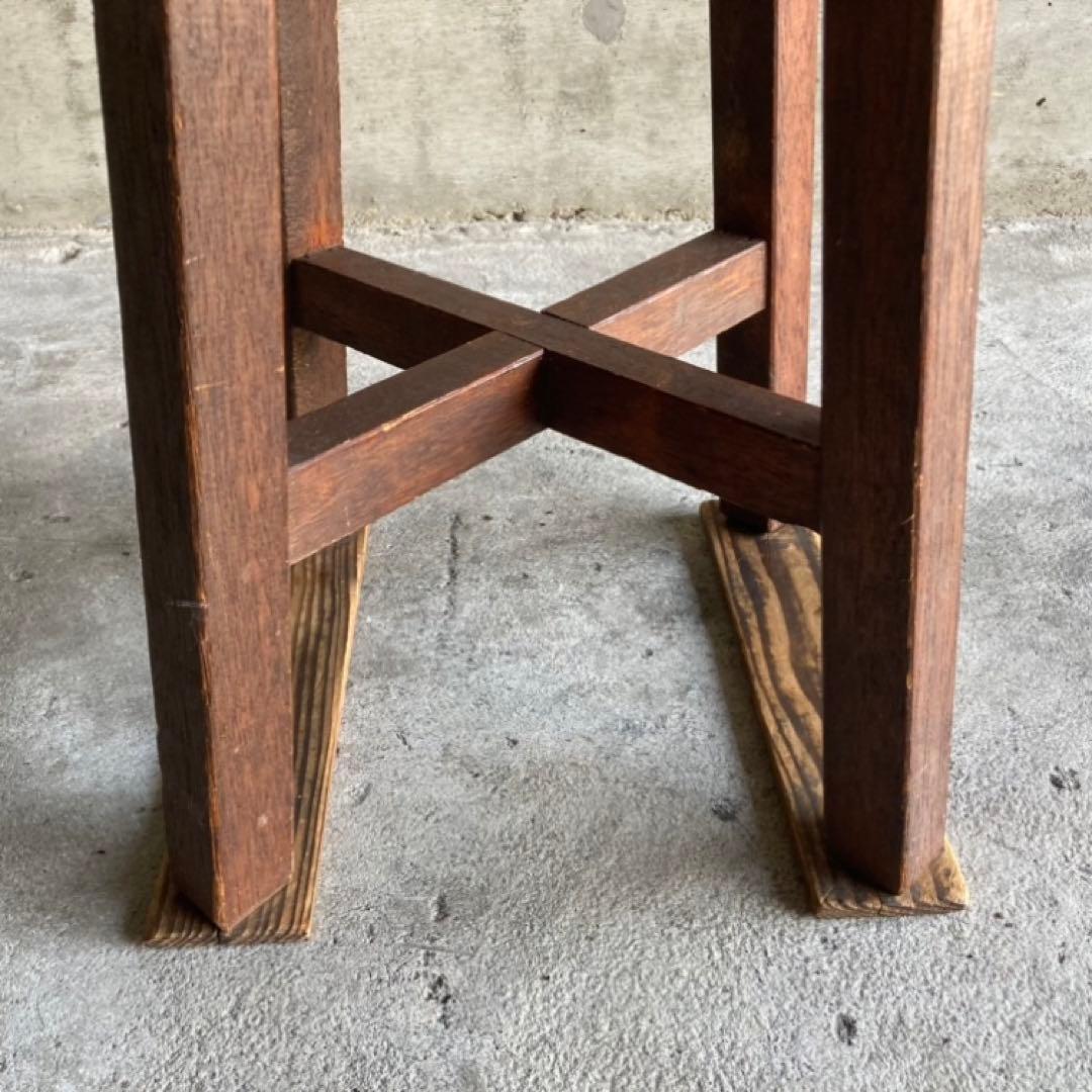 古い丸椅子 スツール チェア 椅子 木製 飾り台 置物台 花台 古道具 レトロ