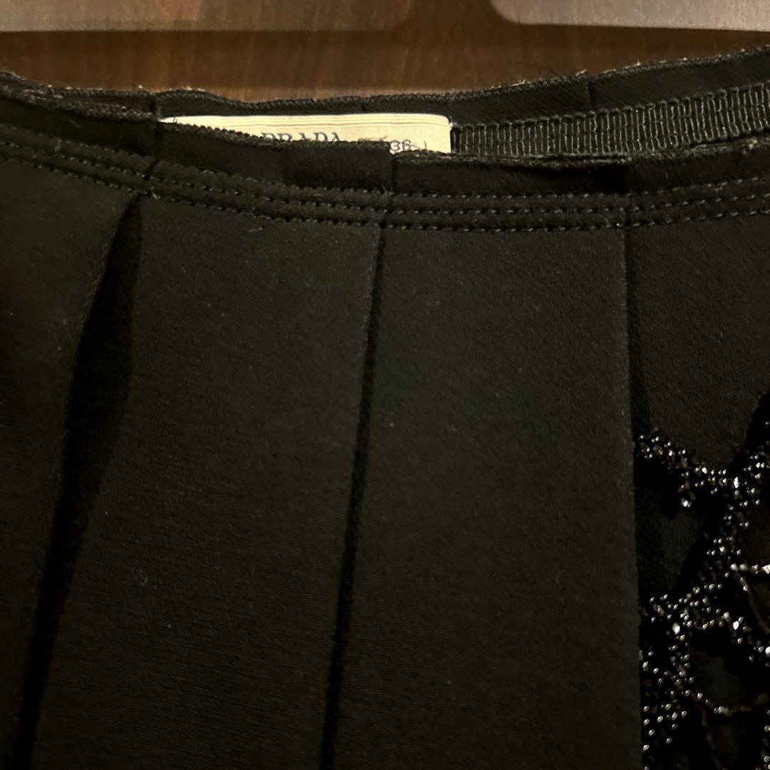 PRADA 巻きスカート　ボックスプリーツ　ビジュー付き　ブラック