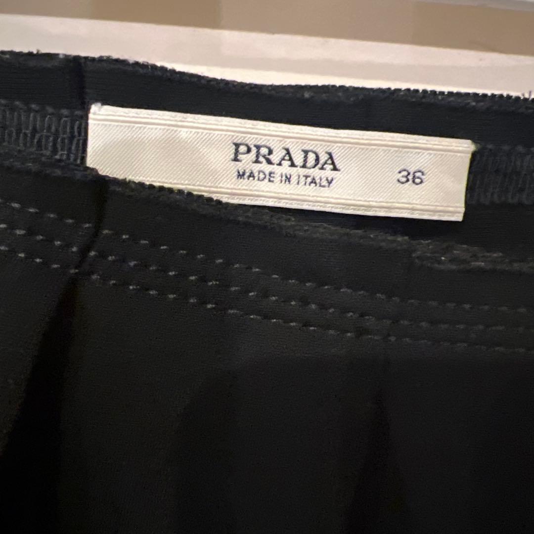 PRADA 巻きスカート　ボックスプリーツ　ビジュー付き　ブラック