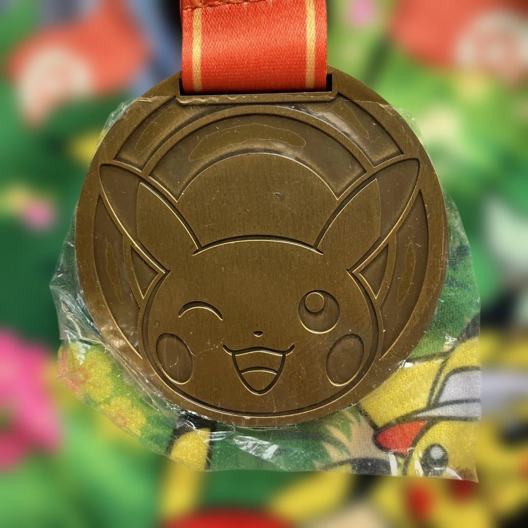 インドネシア スラバヤ ポケモン マラソン Tシャツ バック メダル