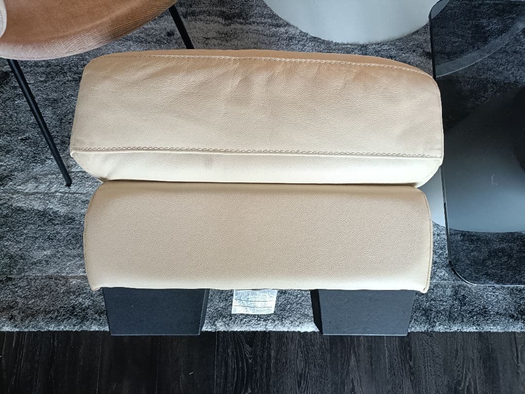 ①　IDC　大塚家具　本革　レザー　オットマン　ホワイト