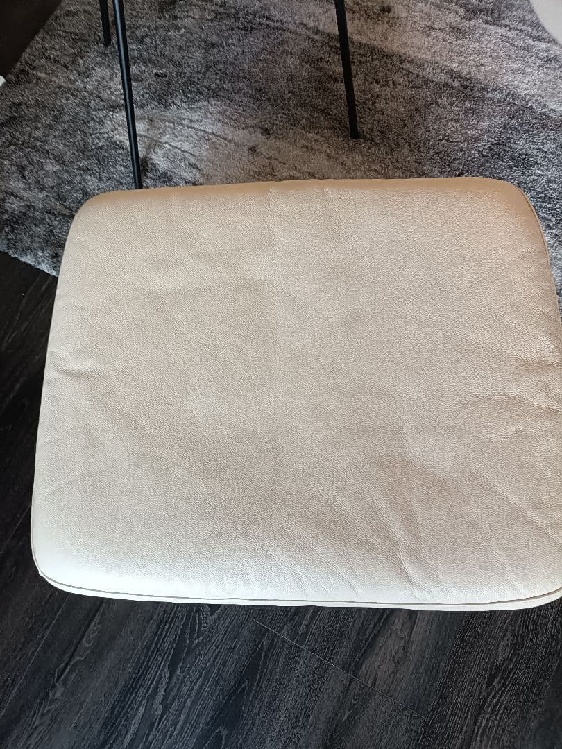 ①　IDC　大塚家具　本革　レザー　オットマン　ホワイト