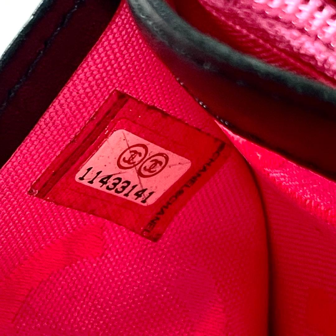 シャネル　CHANEL 二つ折り財布　カンボンライン　ブラック　黒　レザー