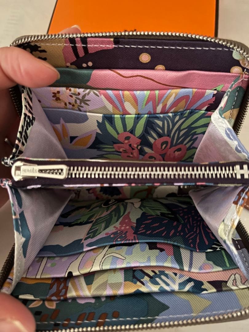 【新品未使用】HERMES シルクインコンバ クト　エトゥープ