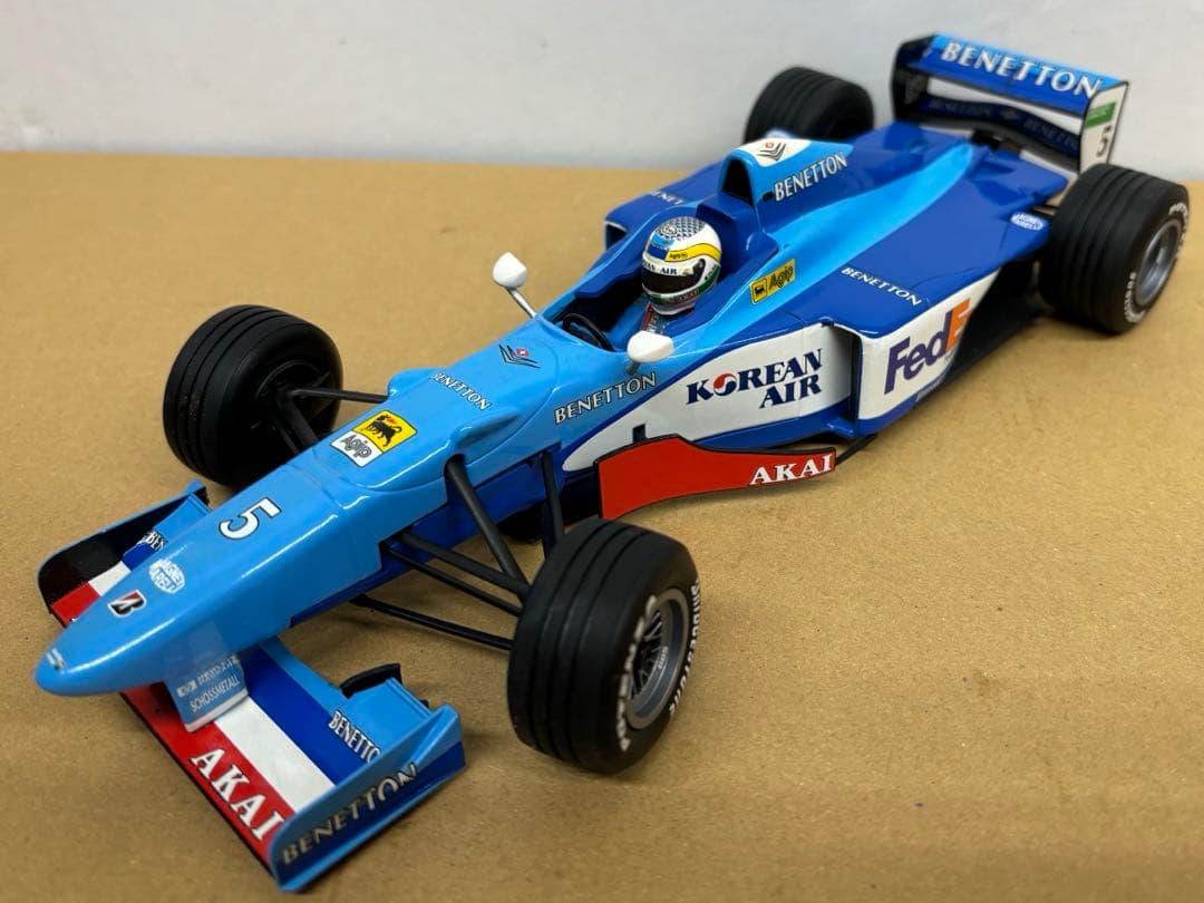 【ミニチャンプス　Benetton B197 ショーカー 1997年1/18】