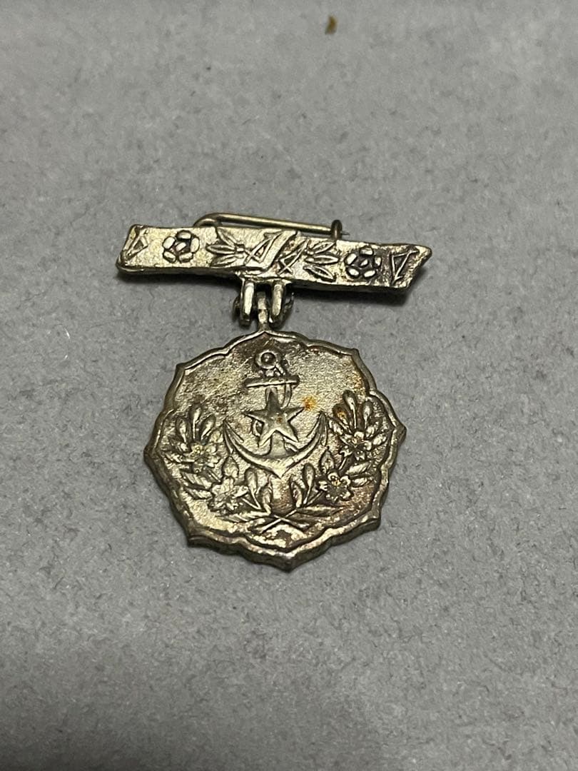 アンティーク勲章やバッチ色々各種(年数経過品)お値下げ不可