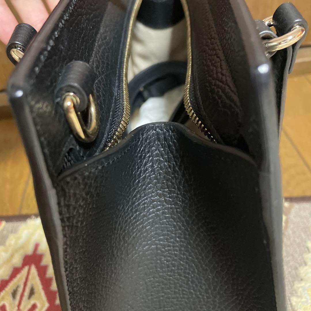 GUCCI ブラックレザーショルダーバッグ