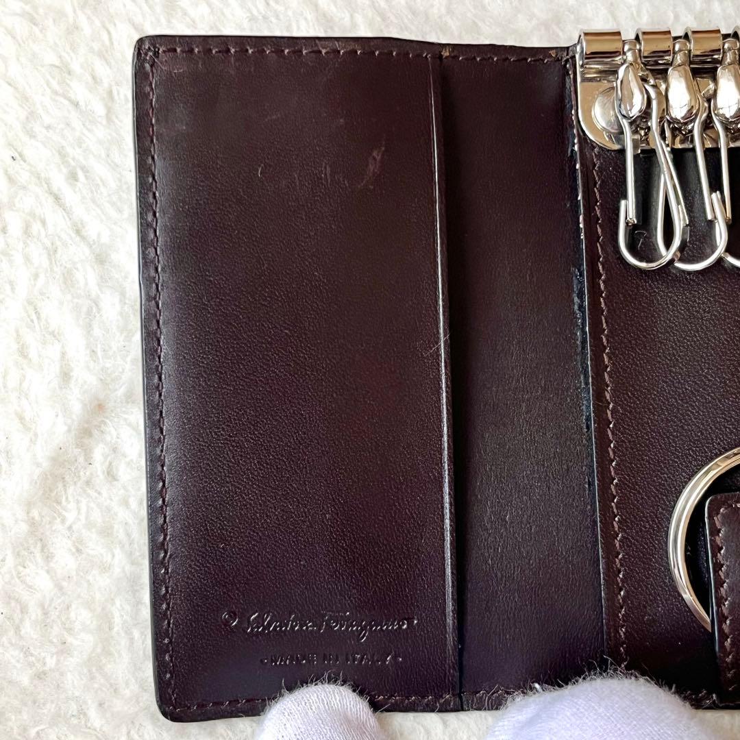 サルヴァトーレフェラガモ キーケース 6連 キーリング 札入れ 男女兼用