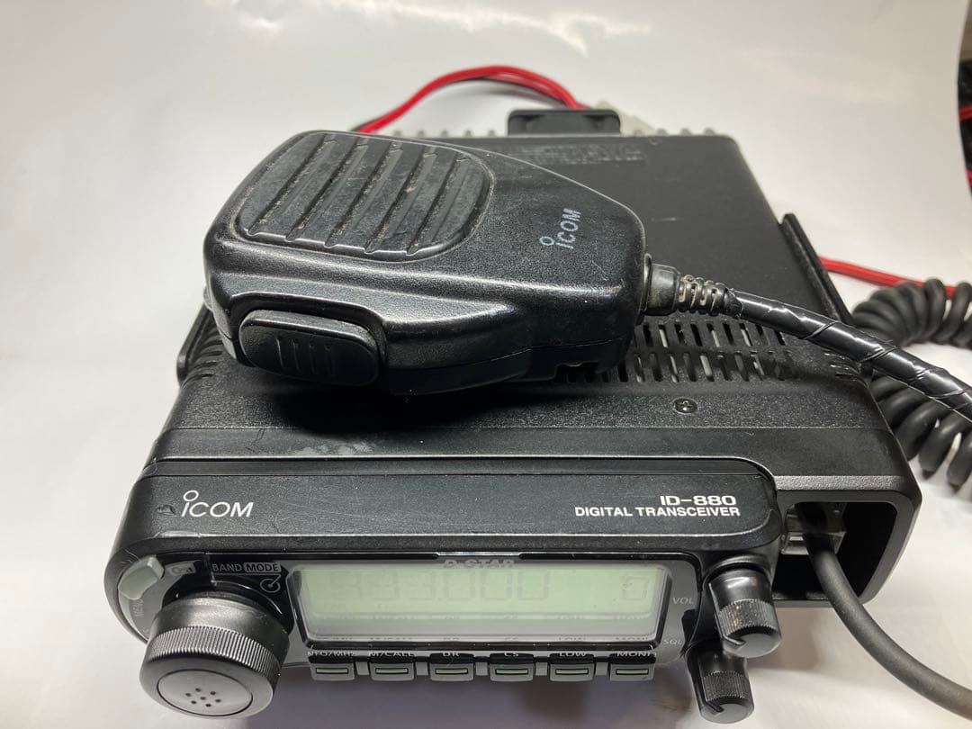 バッテリーは、付属しません。ICOM デジタルトランシーバーセット