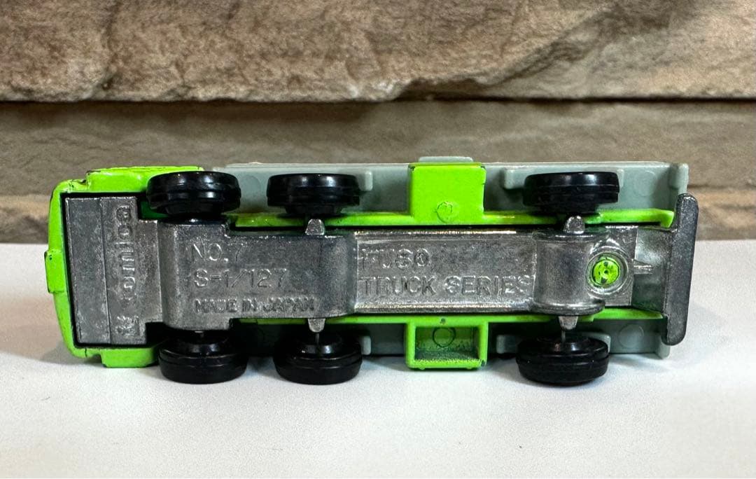 トミカ 日本製 ふそう ウイングルーフトラック デンターライオン