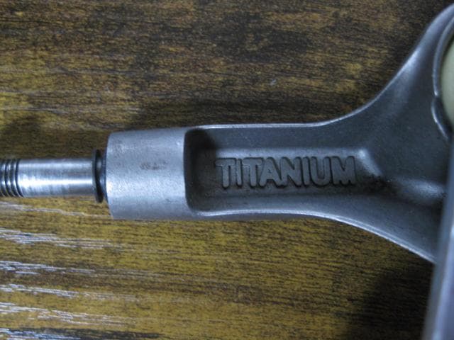 x*z様 スケートボード トラック　　THEEVE　TRUCK　　TIH　５．５