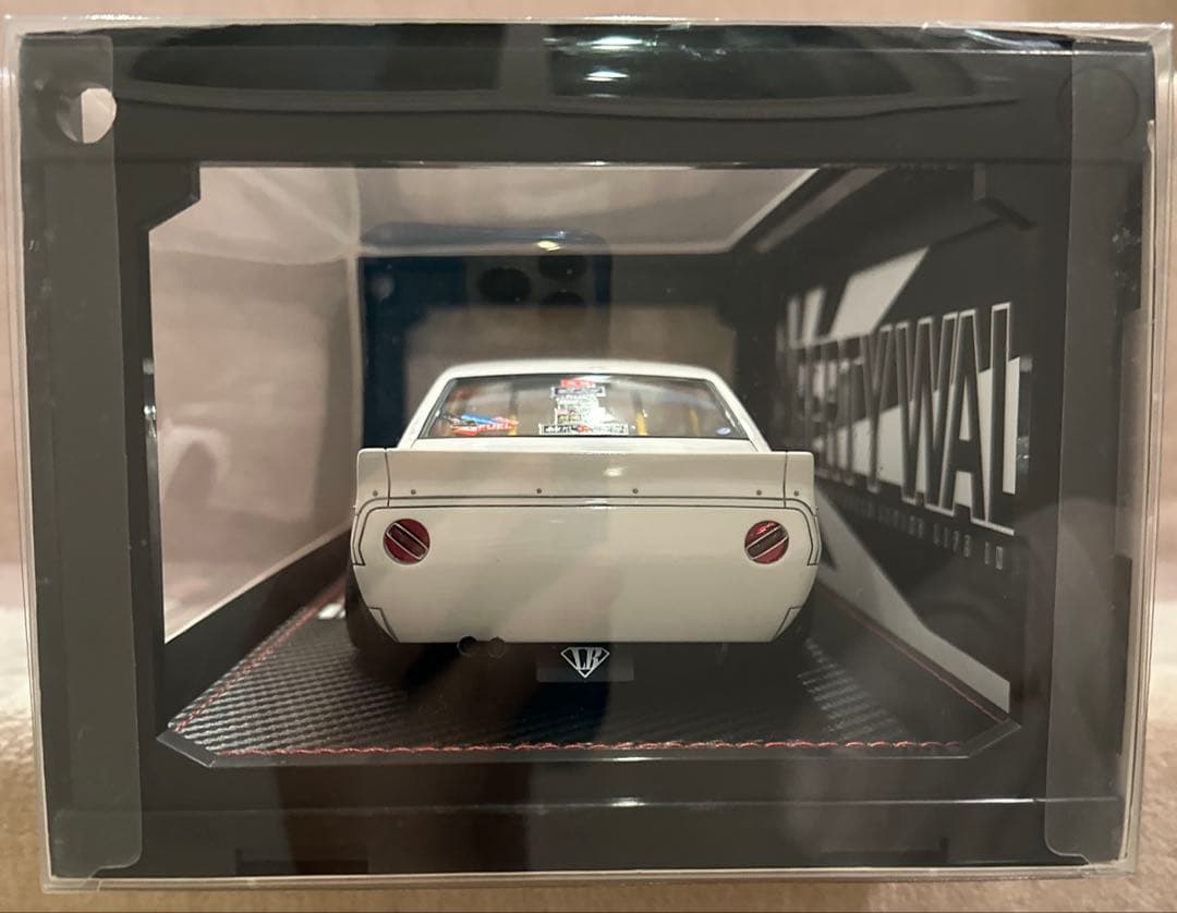 Liberty Walk KPGC110 1/18ホワイト／イグニッション Nissan Skyline