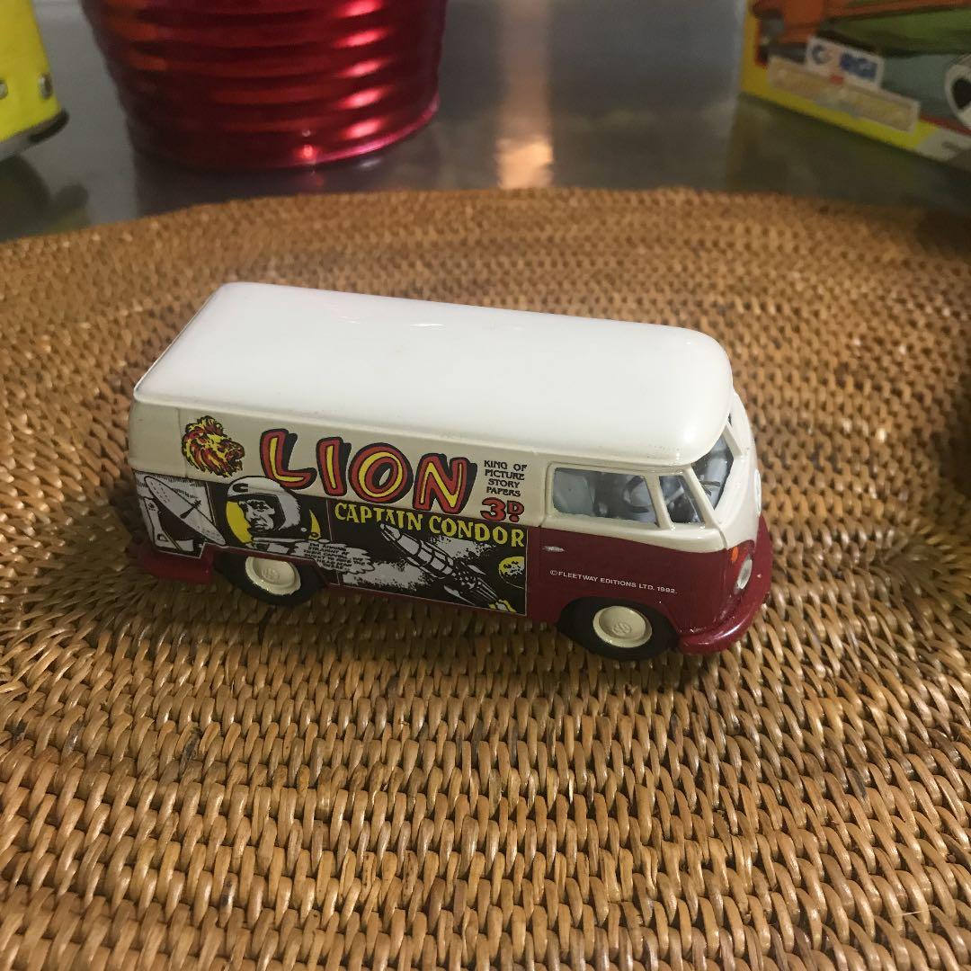 ワーゲンバスミニカー　CORGI社　シリアルナンバーあり