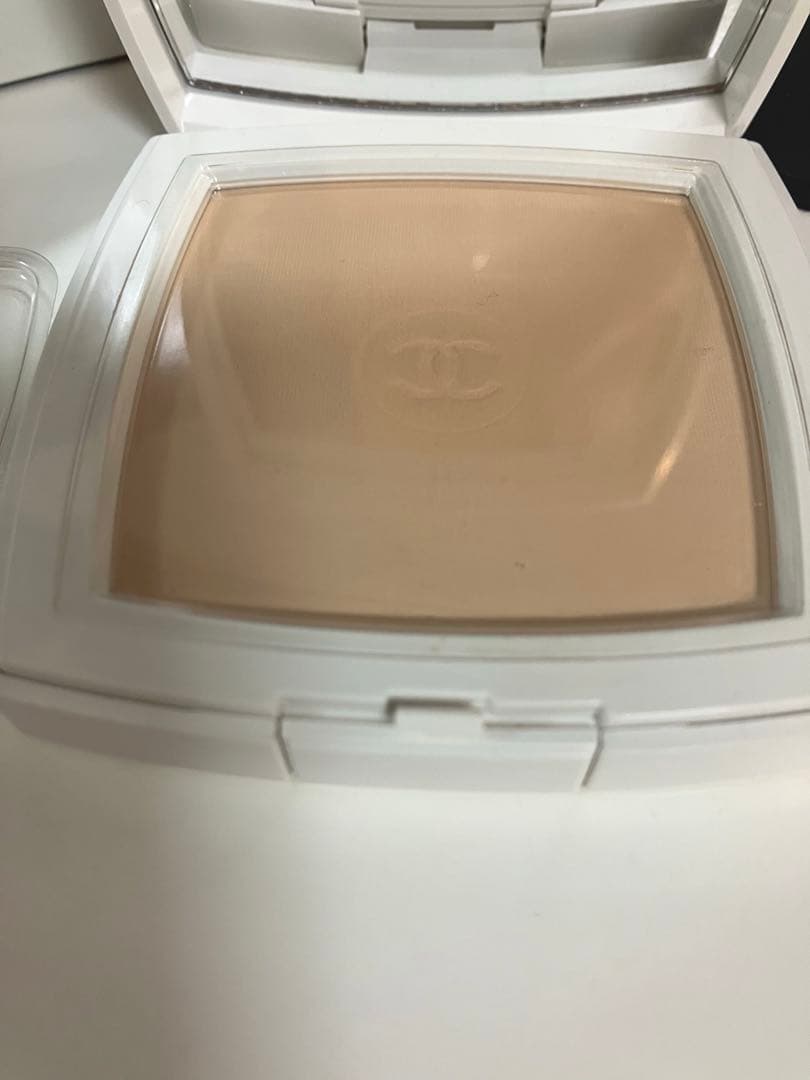 期間限定！早い者勝ち！CHANELルブランコンパクトラディアンスファンデ入手困難