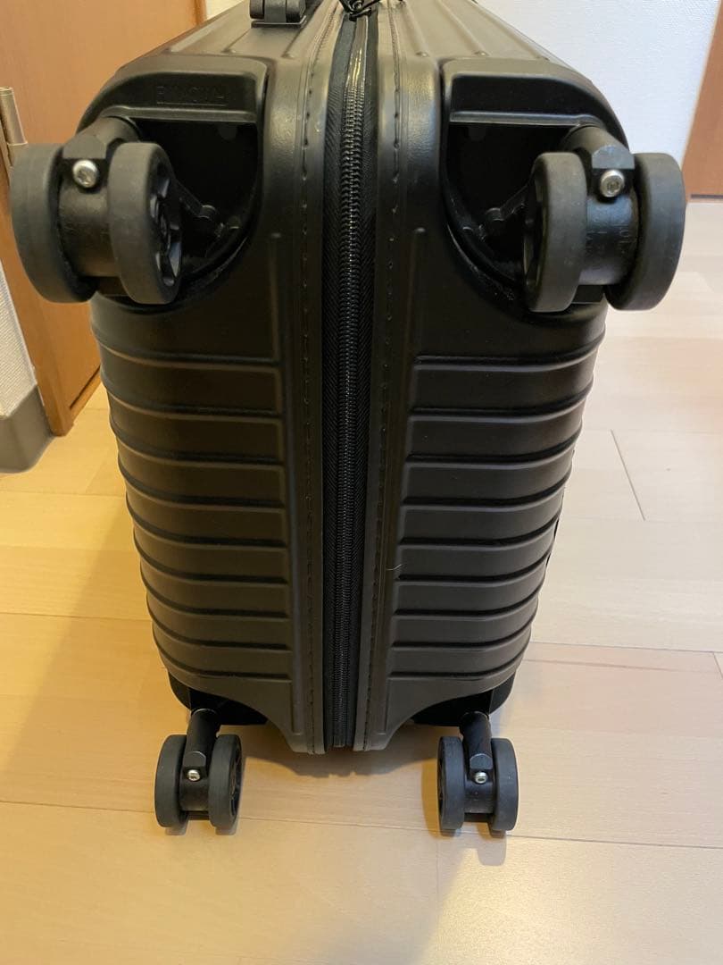 RIMOWA リモワ スーツケース キャビン 約33L 機内持ち込み可