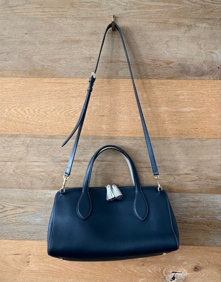 ANYA HINDMARCH Wedge：ウェッジ 三角形のバッグ