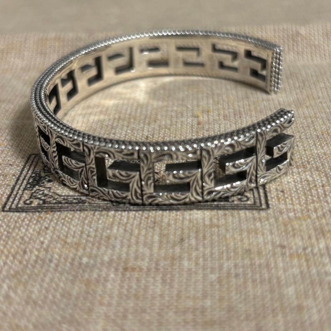 GUCCI 新品同様品　インターロッキングGアラベスクバングル　刻印17 付属品