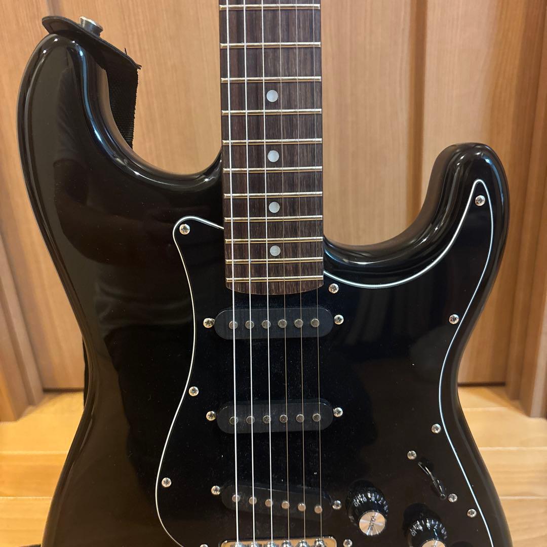 Legend ストラトキャスタータイプ（SSS） トレモロアーム付き